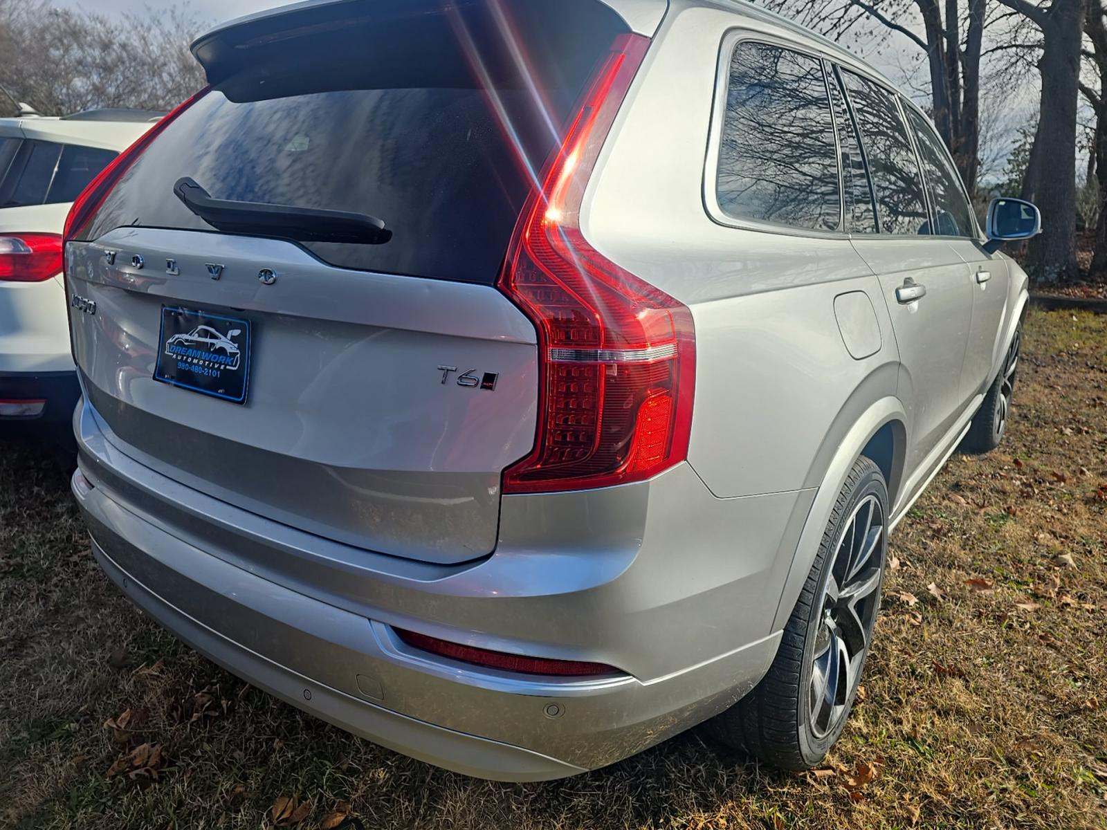 2022 Volvo XC90 T6 Momentum AWD