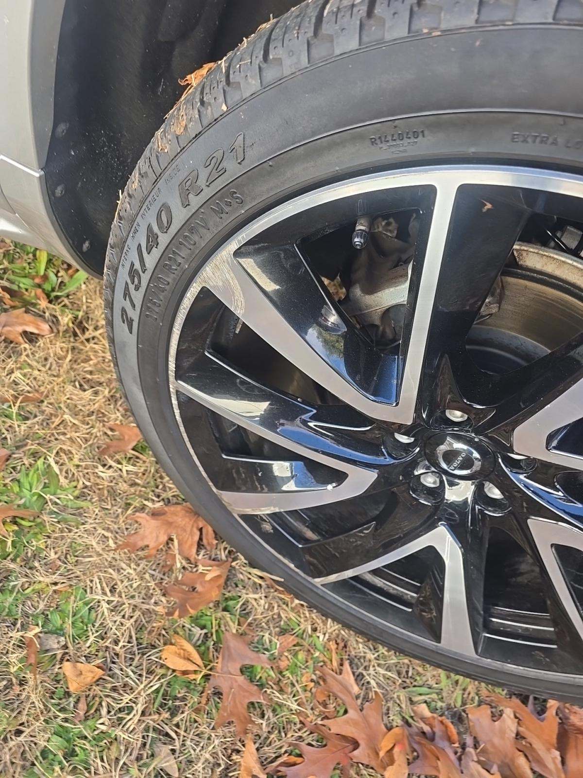 2022 Volvo XC90 T6 Momentum AWD