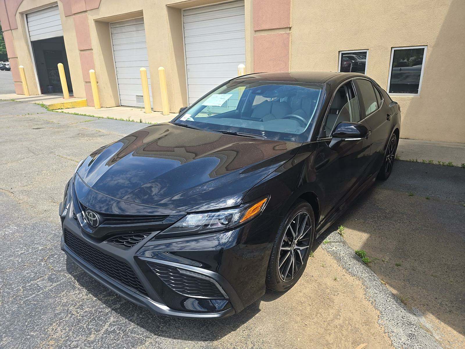 2024 Toyota Camry SE FWD