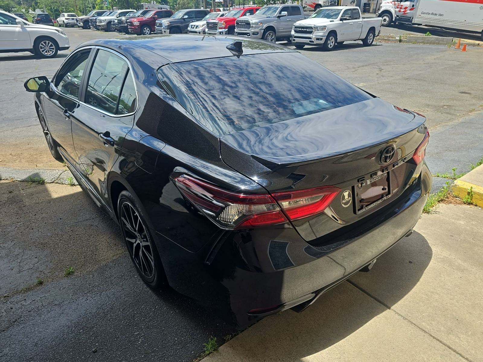 2024 Toyota Camry SE FWD