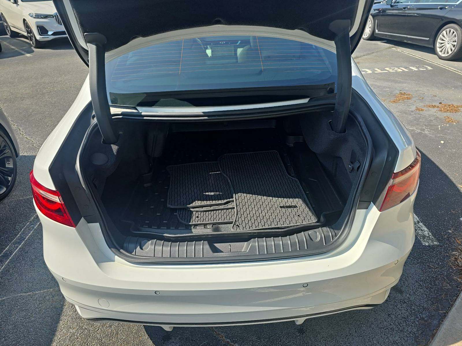 2024 Jaguar XF R-Dynamic SE RWD