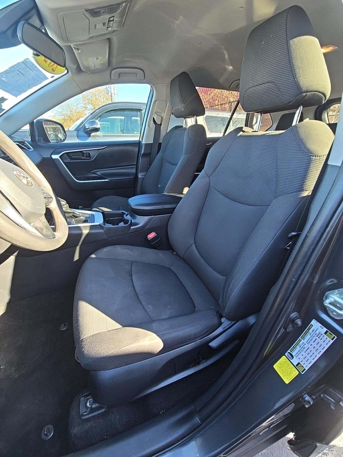 2020 Toyota RAV4 LE FWD