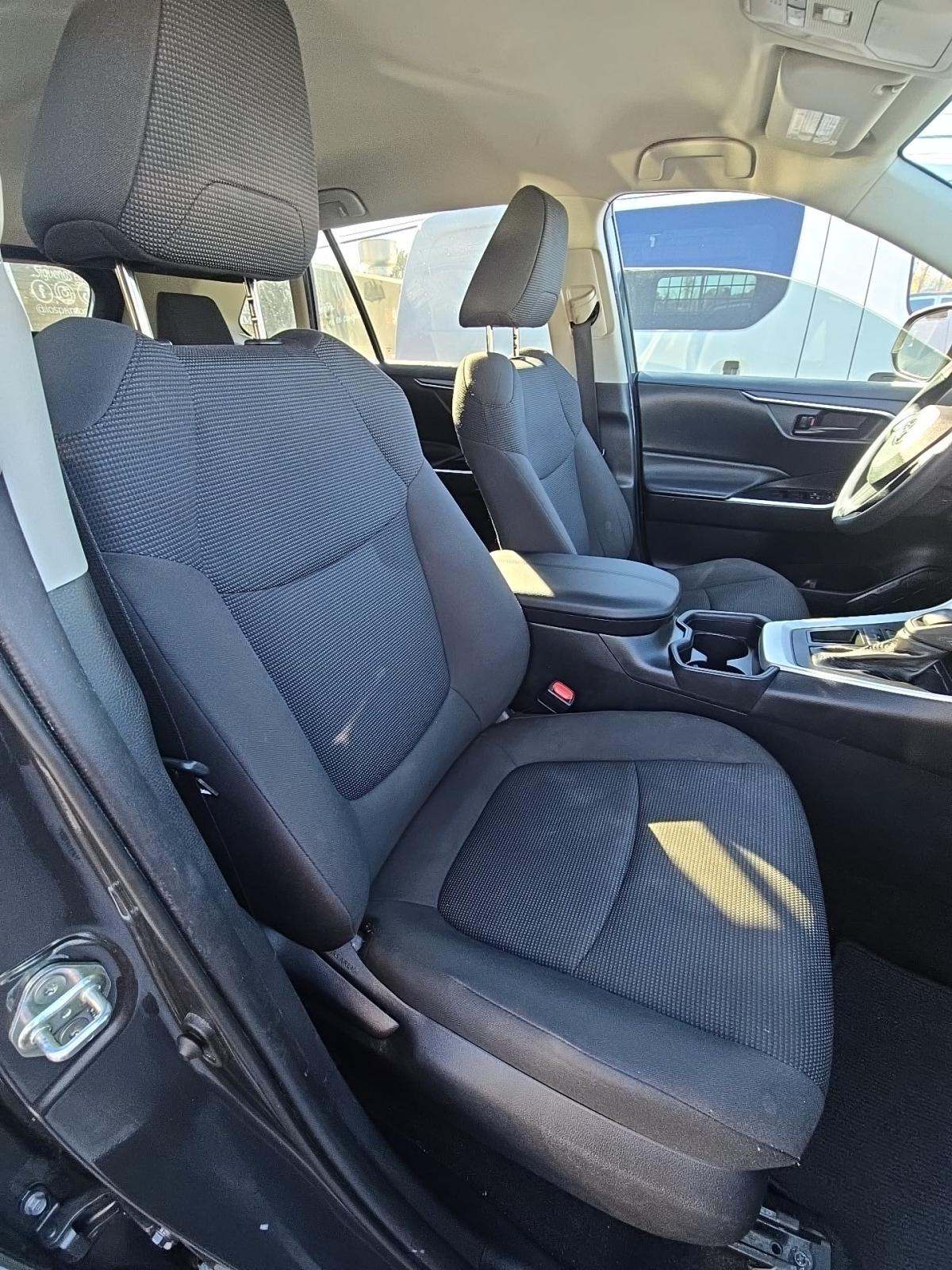 2020 Toyota RAV4 LE FWD