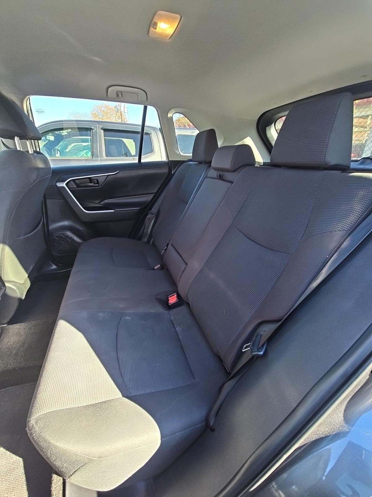 2020 Toyota RAV4 LE FWD