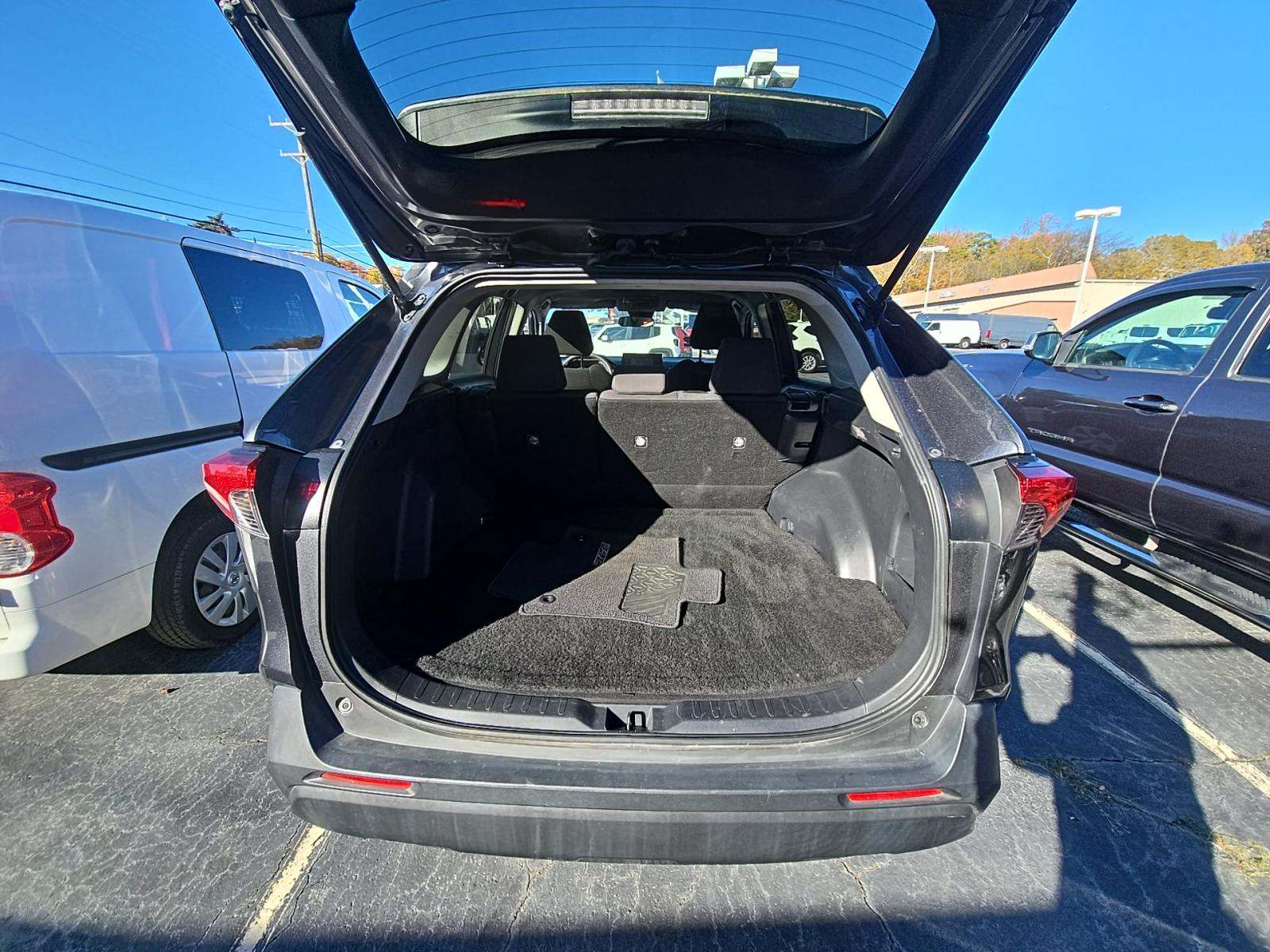 2020 Toyota RAV4 LE FWD