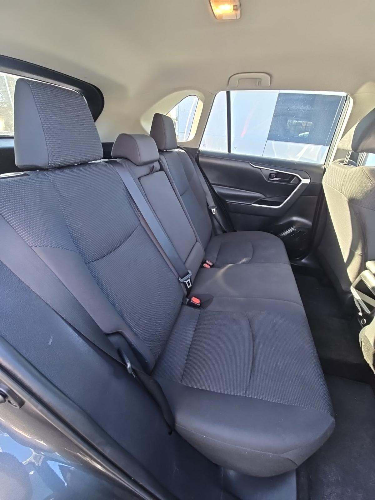 2020 Toyota RAV4 LE FWD