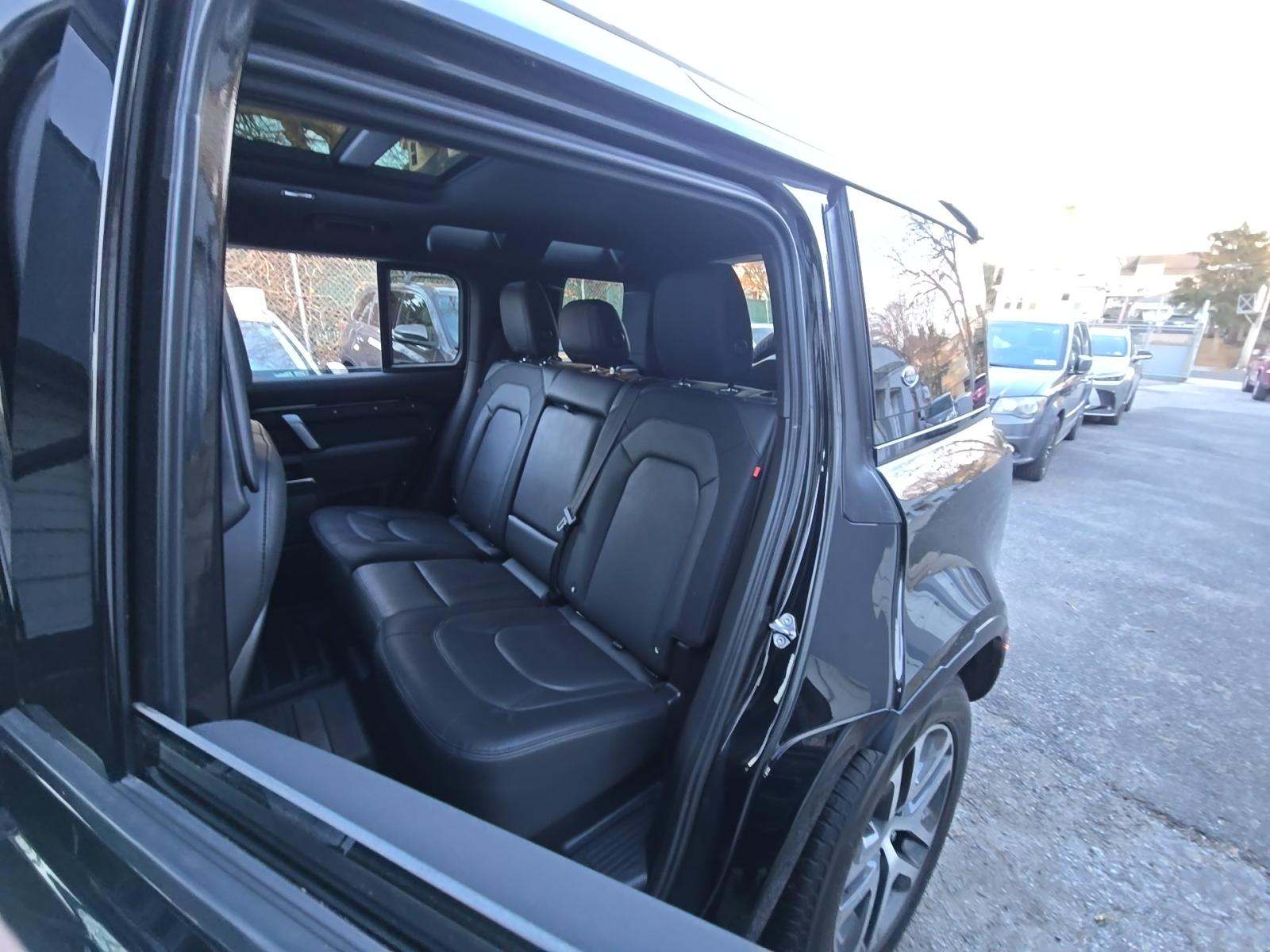 2023 Land Rover Defender 110 X-Dynamic SE AWD