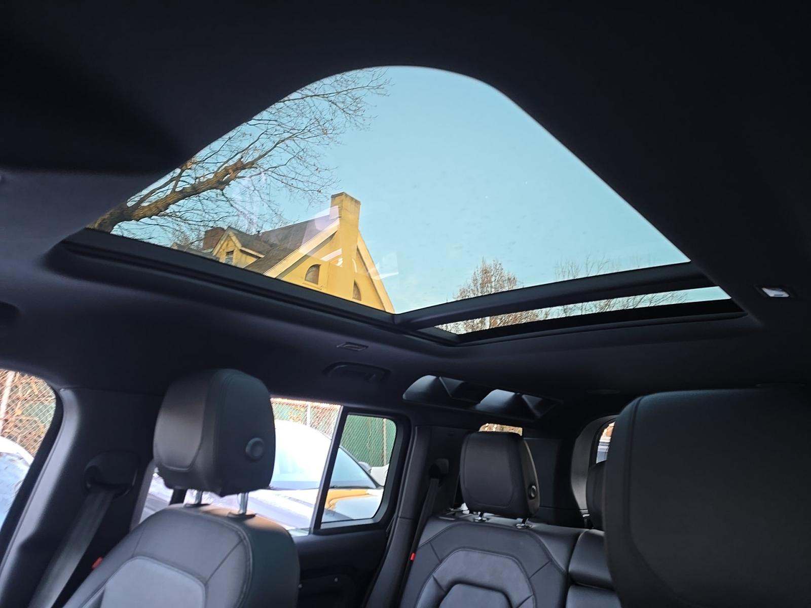 2023 Land Rover Defender 110 X-Dynamic SE AWD