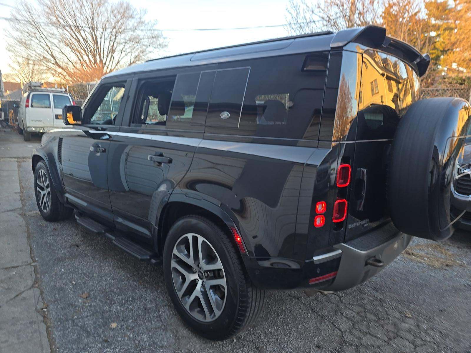 2023 Land Rover Defender 110 X-Dynamic SE AWD