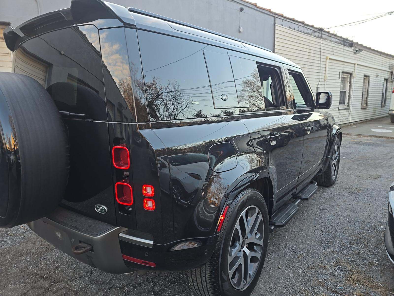 2023 Land Rover Defender 110 X-Dynamic SE AWD