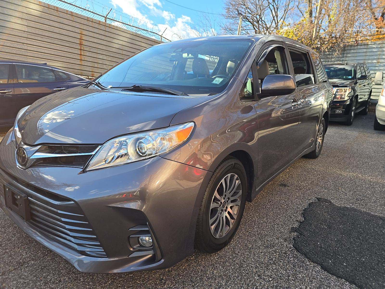 2020 Toyota Sienna XLE FWD
