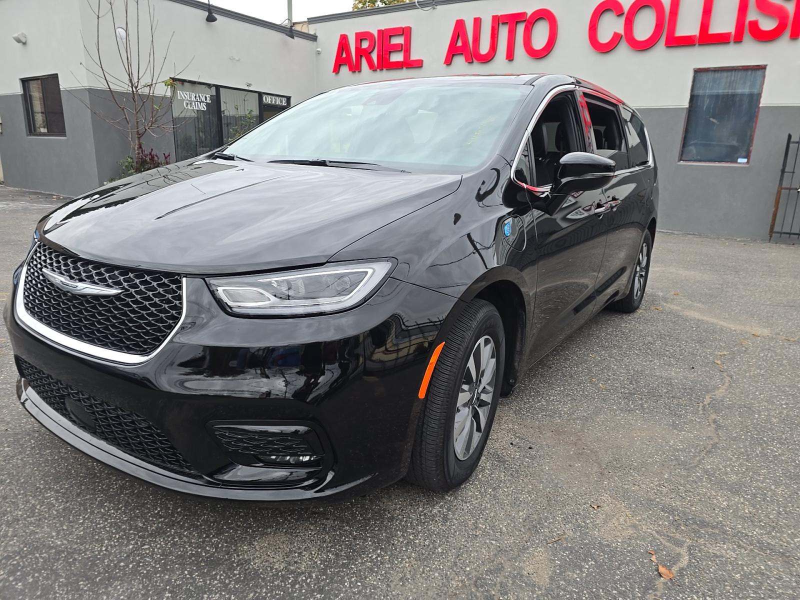 2025 Chrysler Pacifica Hybrid Select FWD