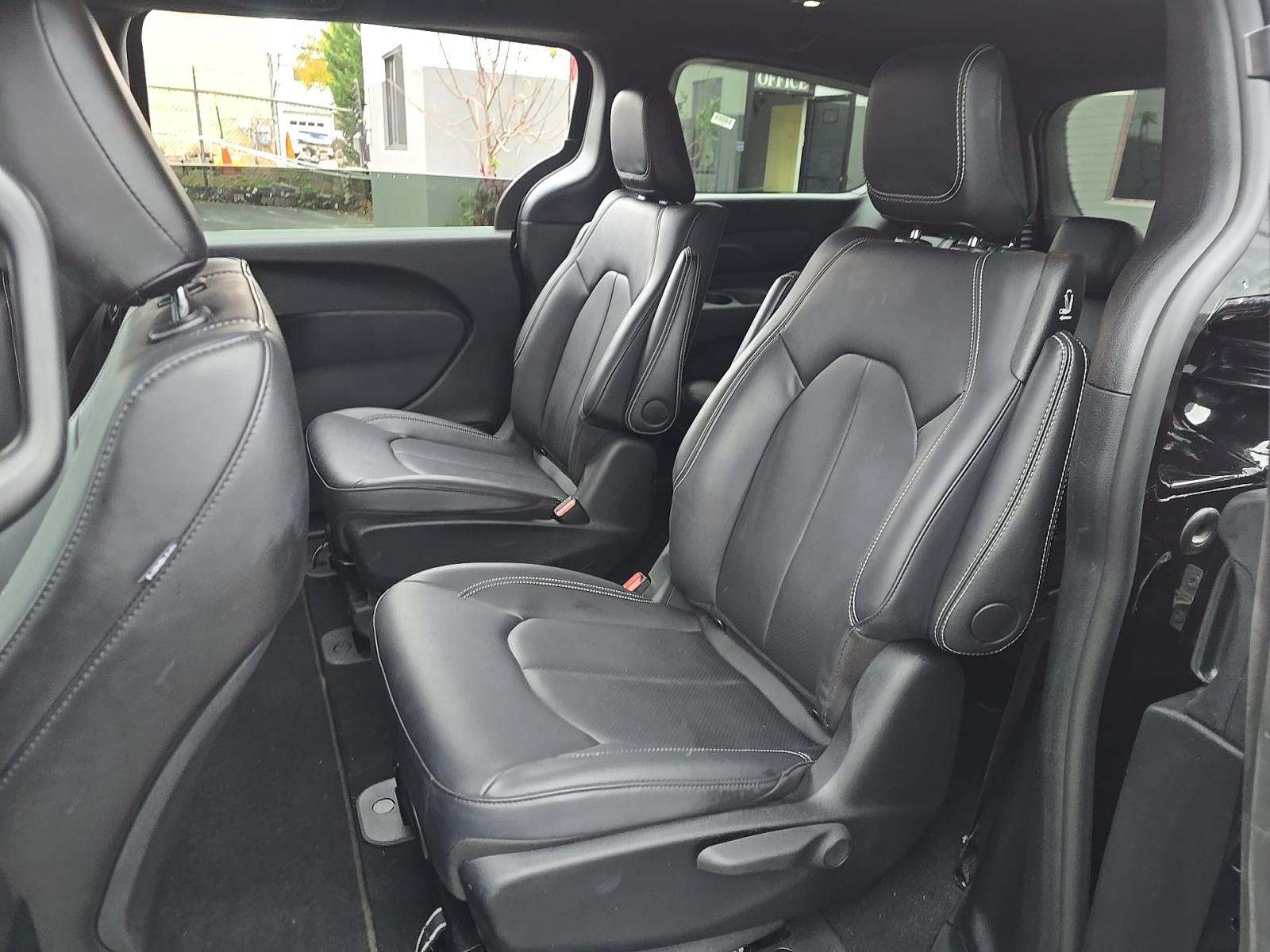 2025 Chrysler Pacifica Hybrid Select FWD