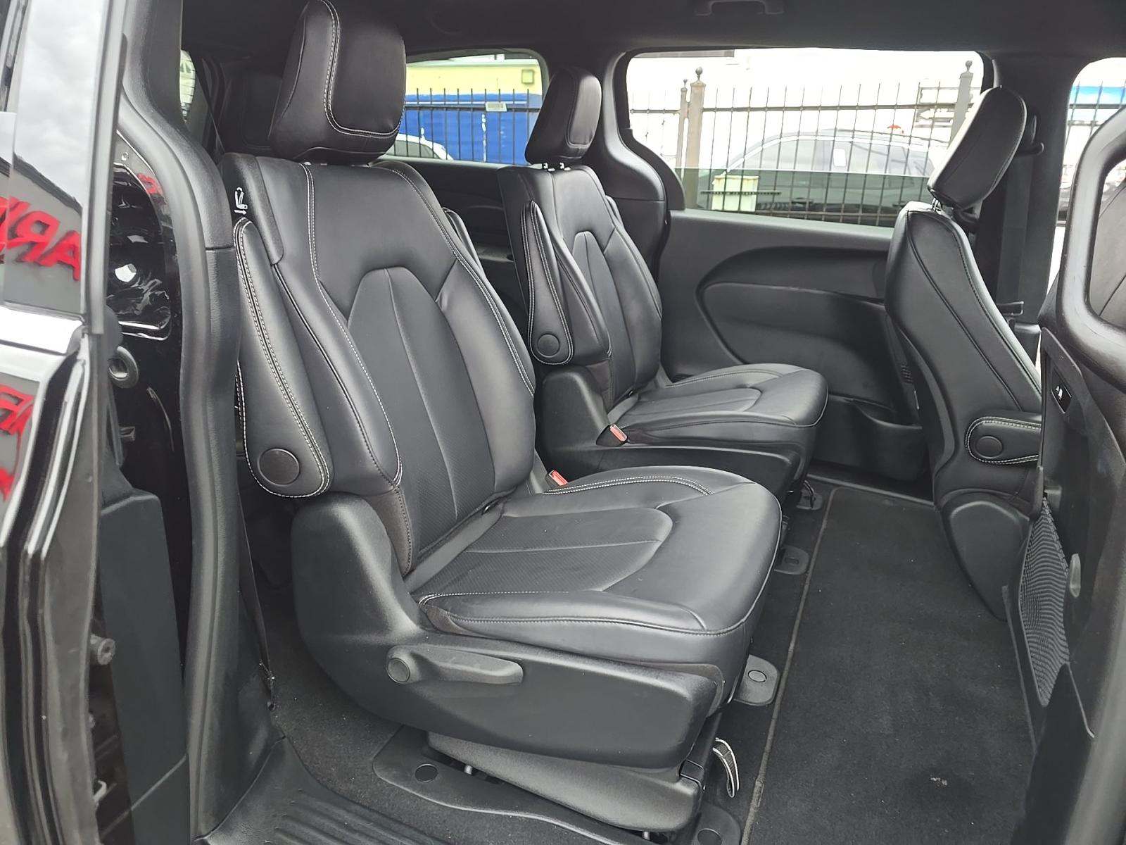 2025 Chrysler Pacifica Hybrid Select FWD