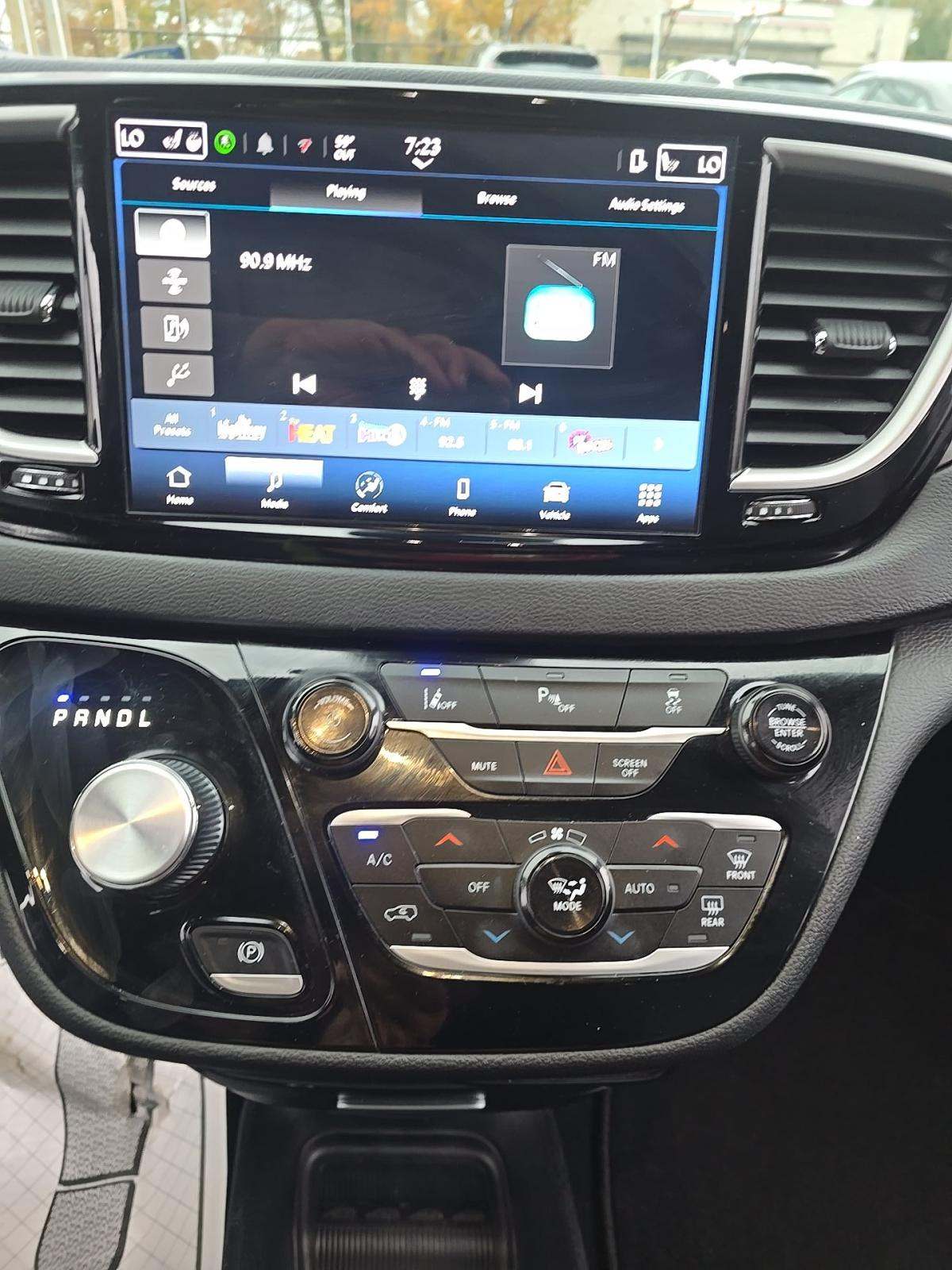 2025 Chrysler Pacifica Hybrid Select FWD