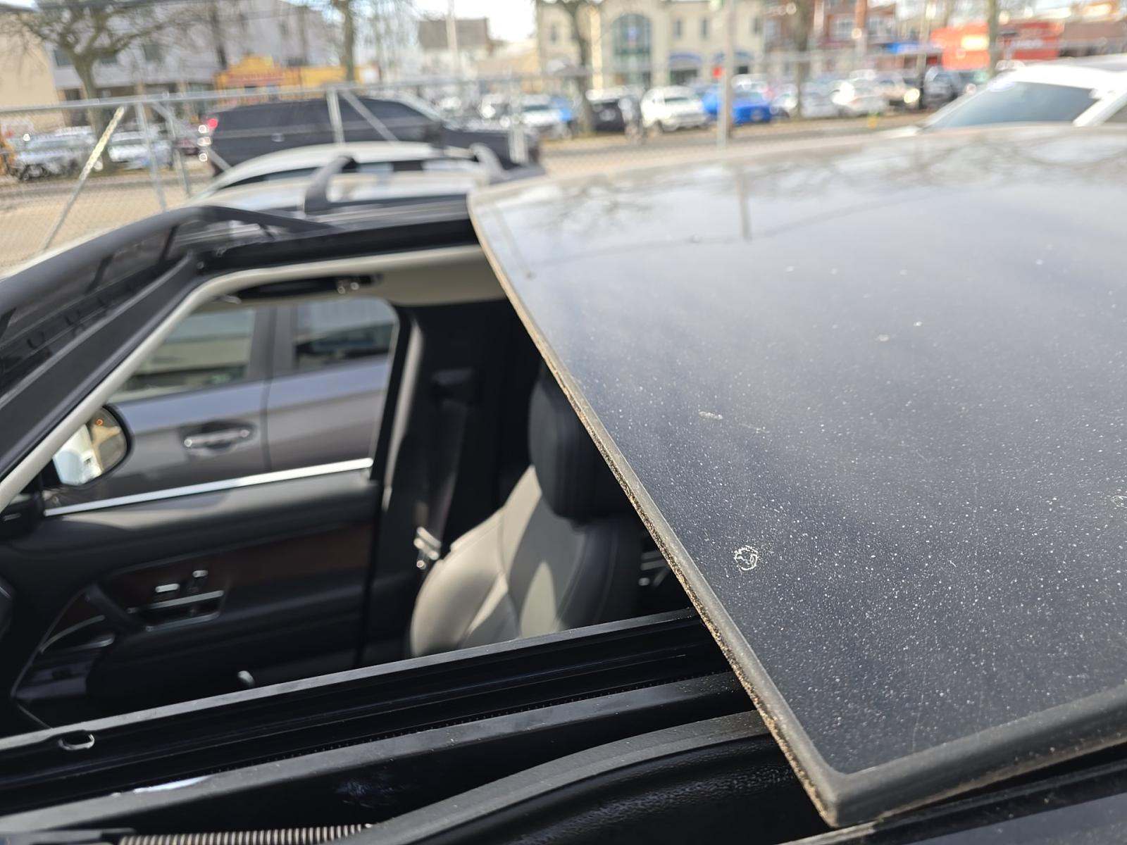 2023 Land Rover Range Rover SE LWB AWD