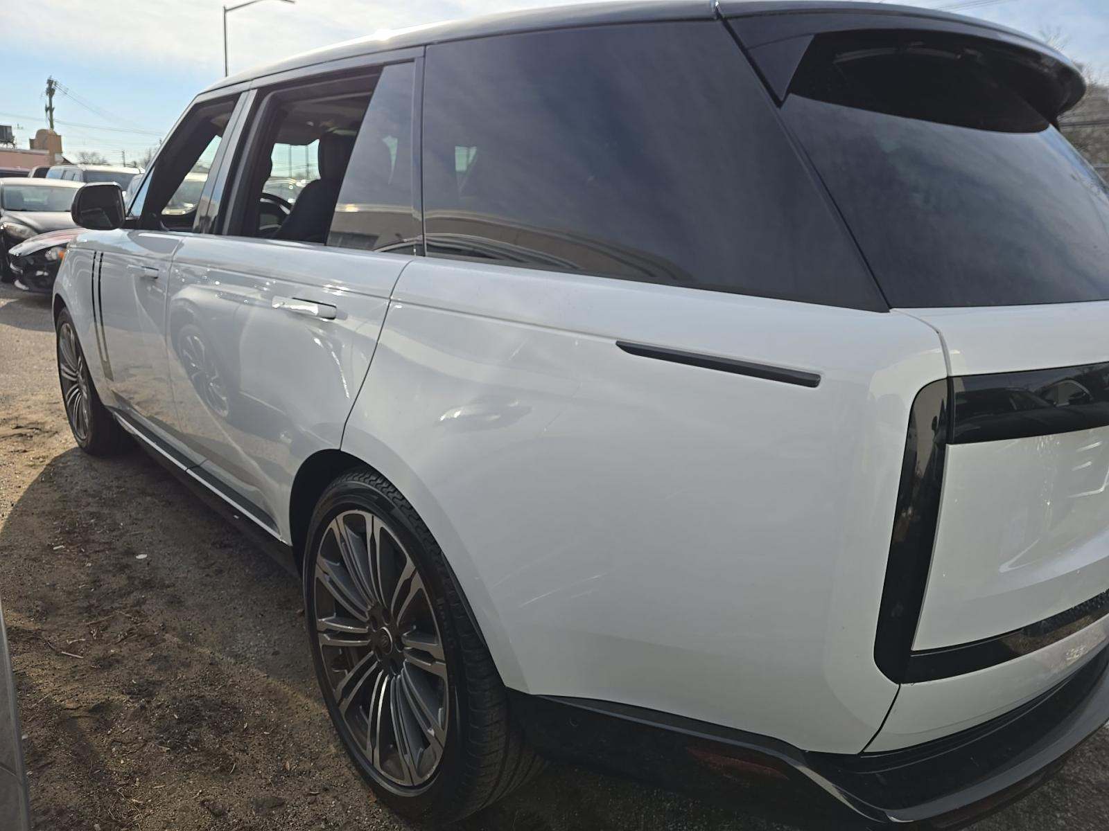 2023 Land Rover Range Rover SE LWB AWD