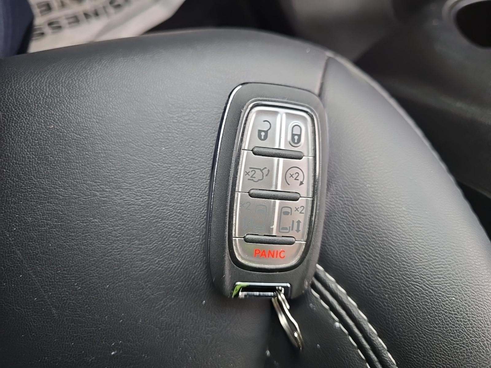 2025 Chrysler Pacifica Hybrid Select FWD