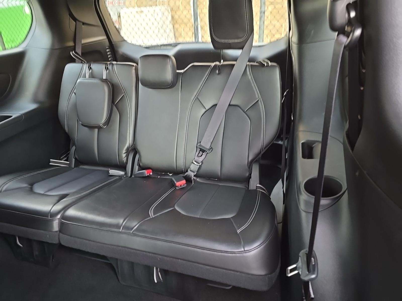 2025 Chrysler Pacifica Hybrid Select FWD