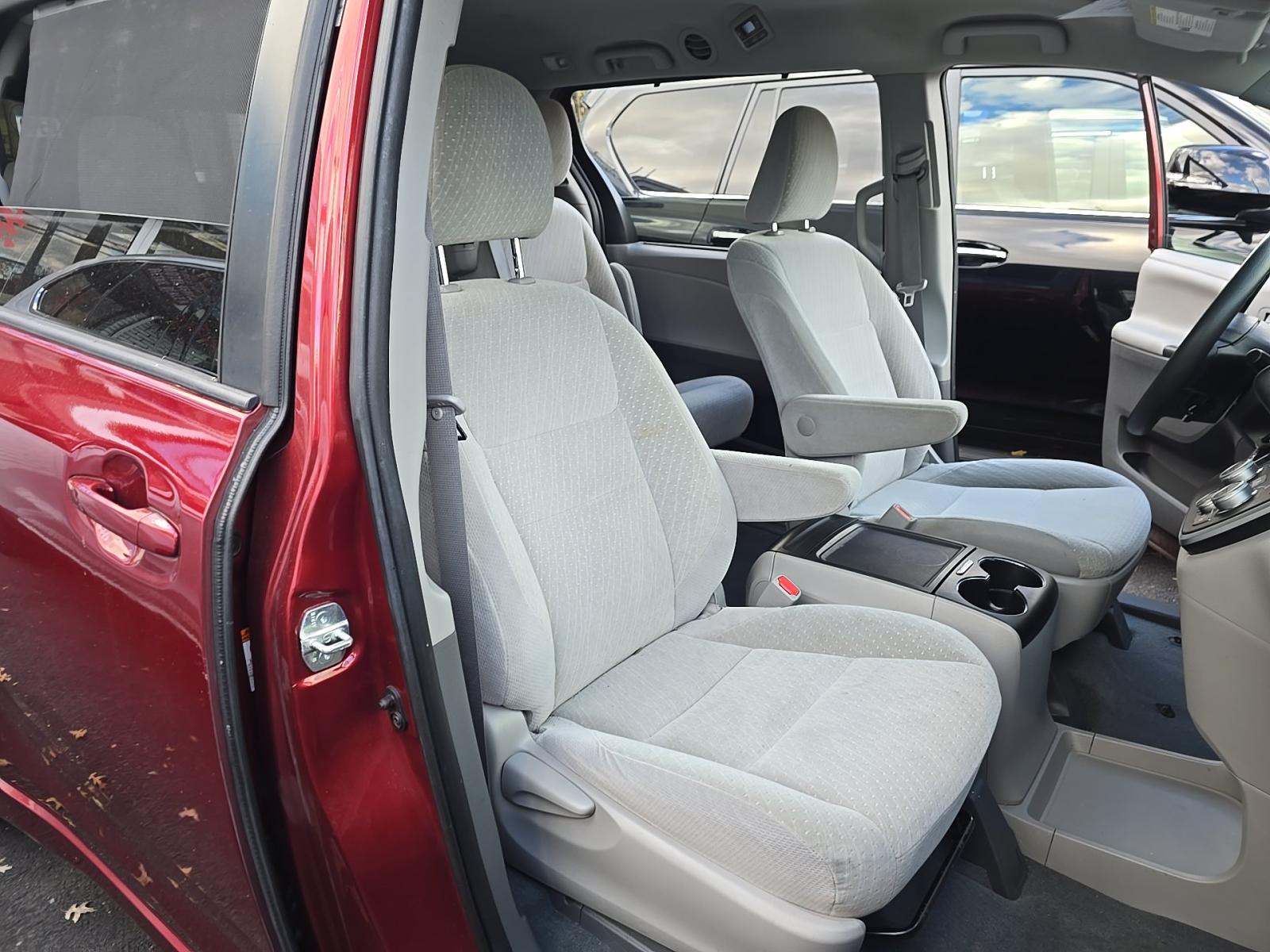 2020 Toyota Sienna LE FWD