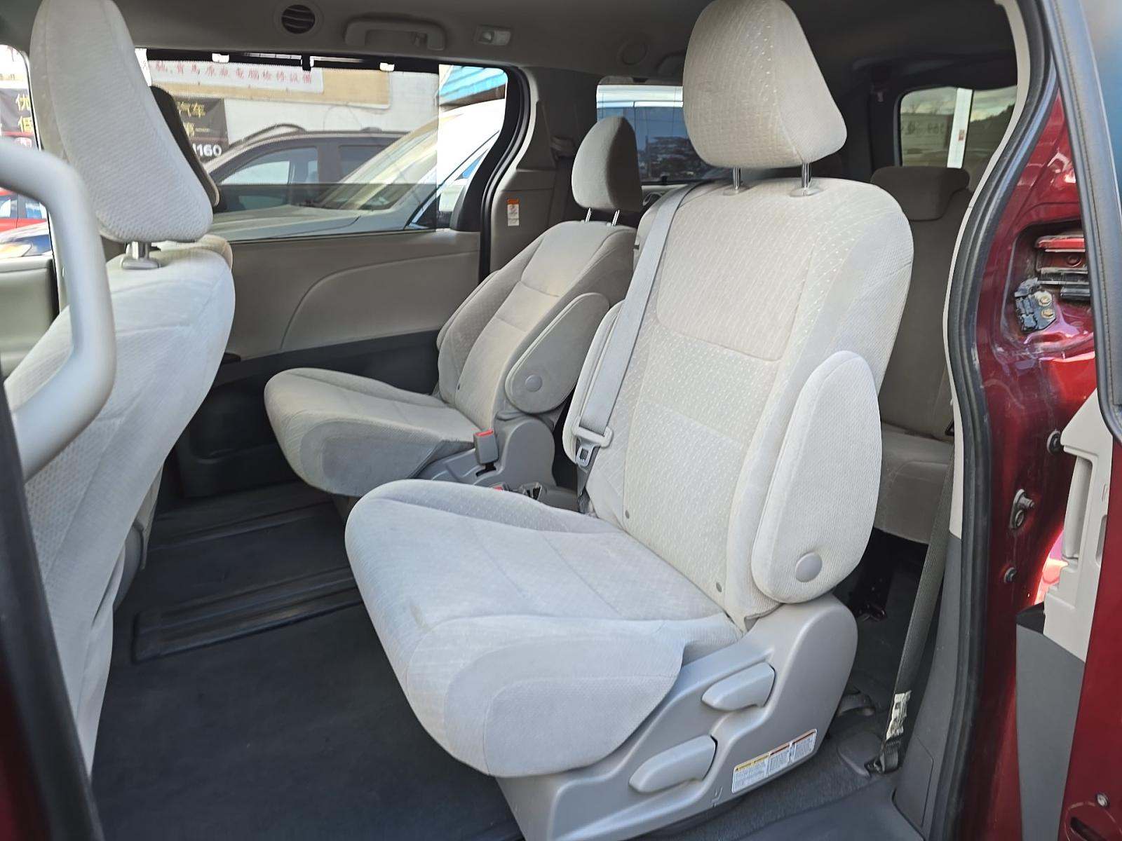 2020 Toyota Sienna LE FWD