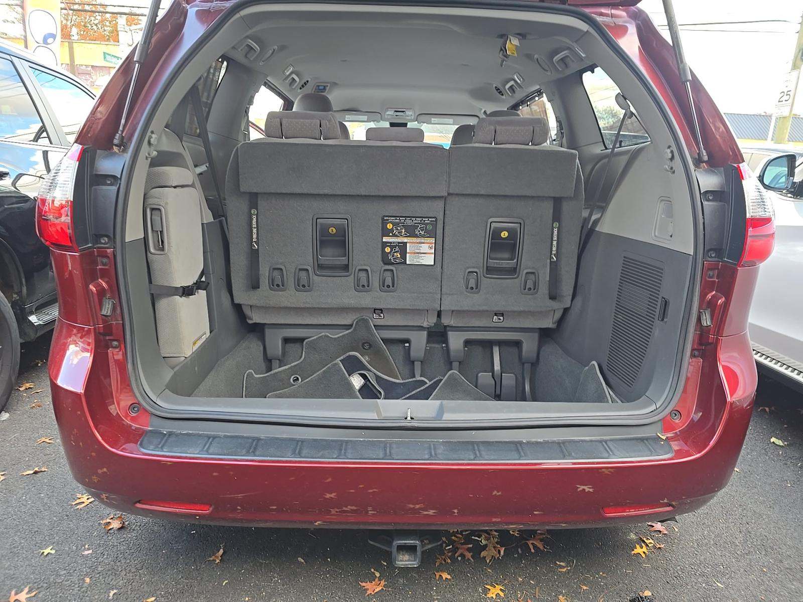 2020 Toyota Sienna LE FWD