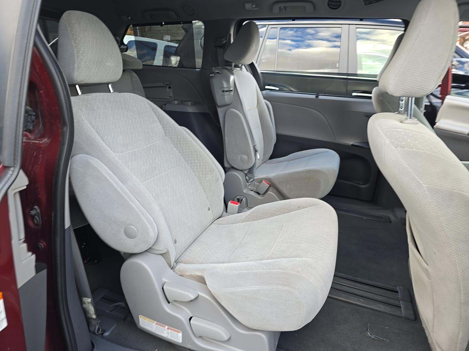 2020 Toyota Sienna LE FWD