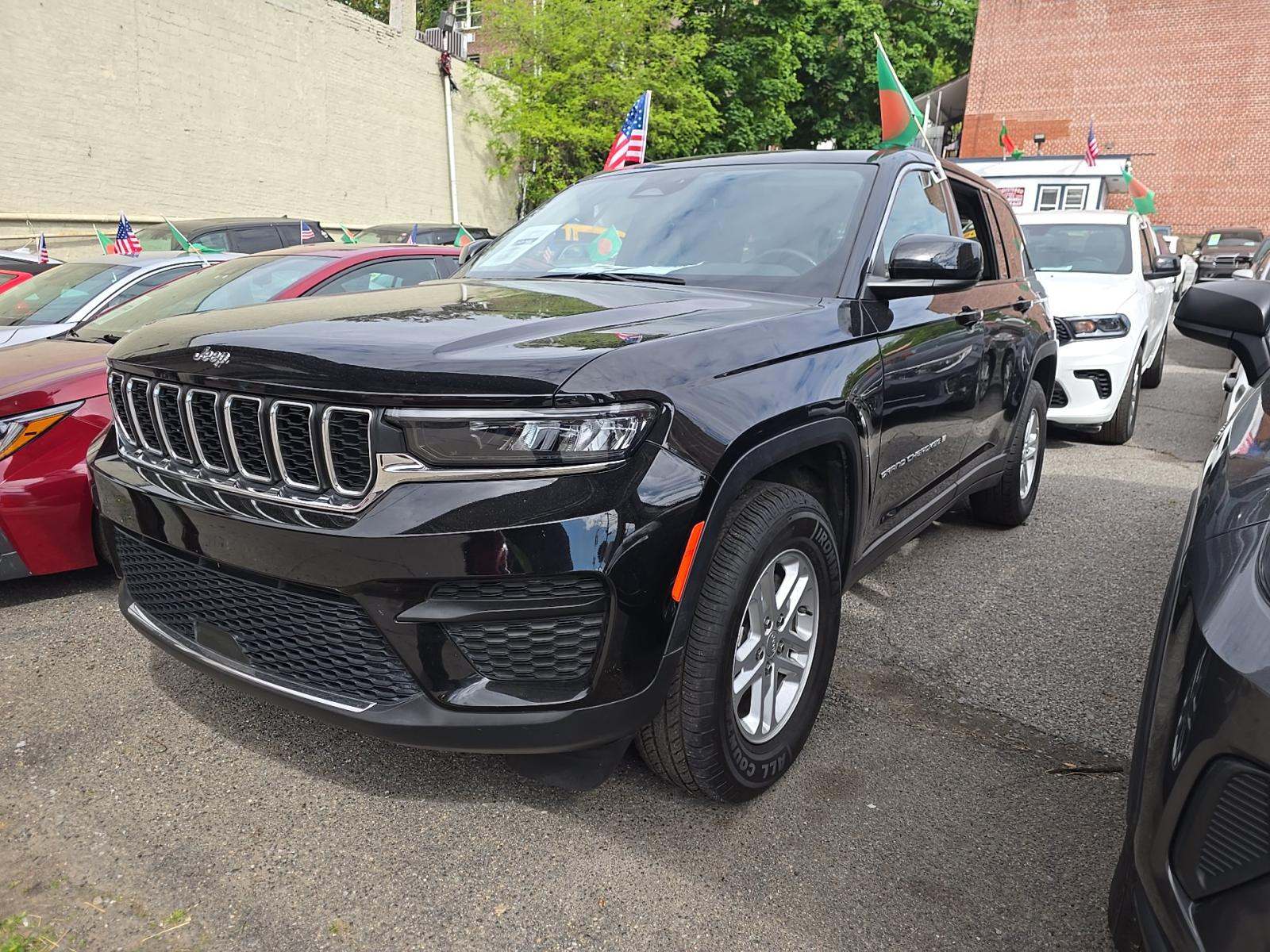 2023 Jeep Grand Cherokee Laredo RWD