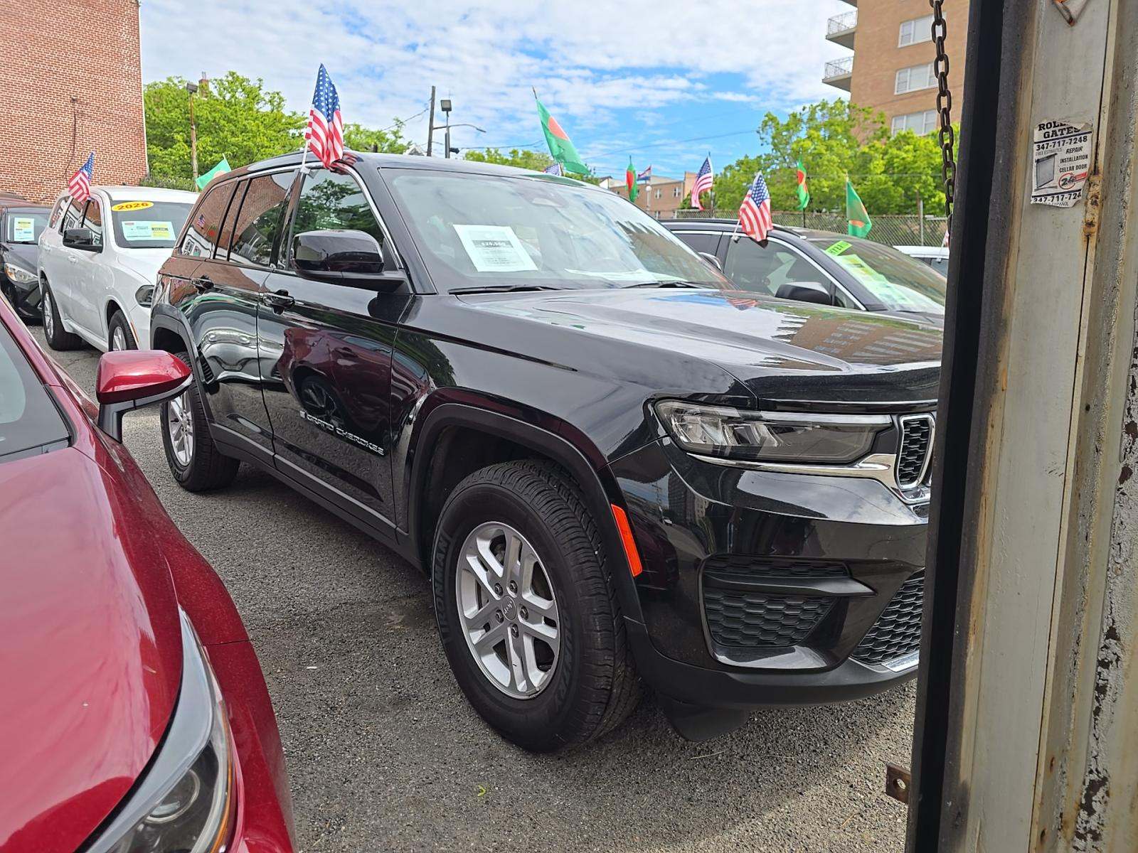 2023 Jeep Grand Cherokee Laredo RWD