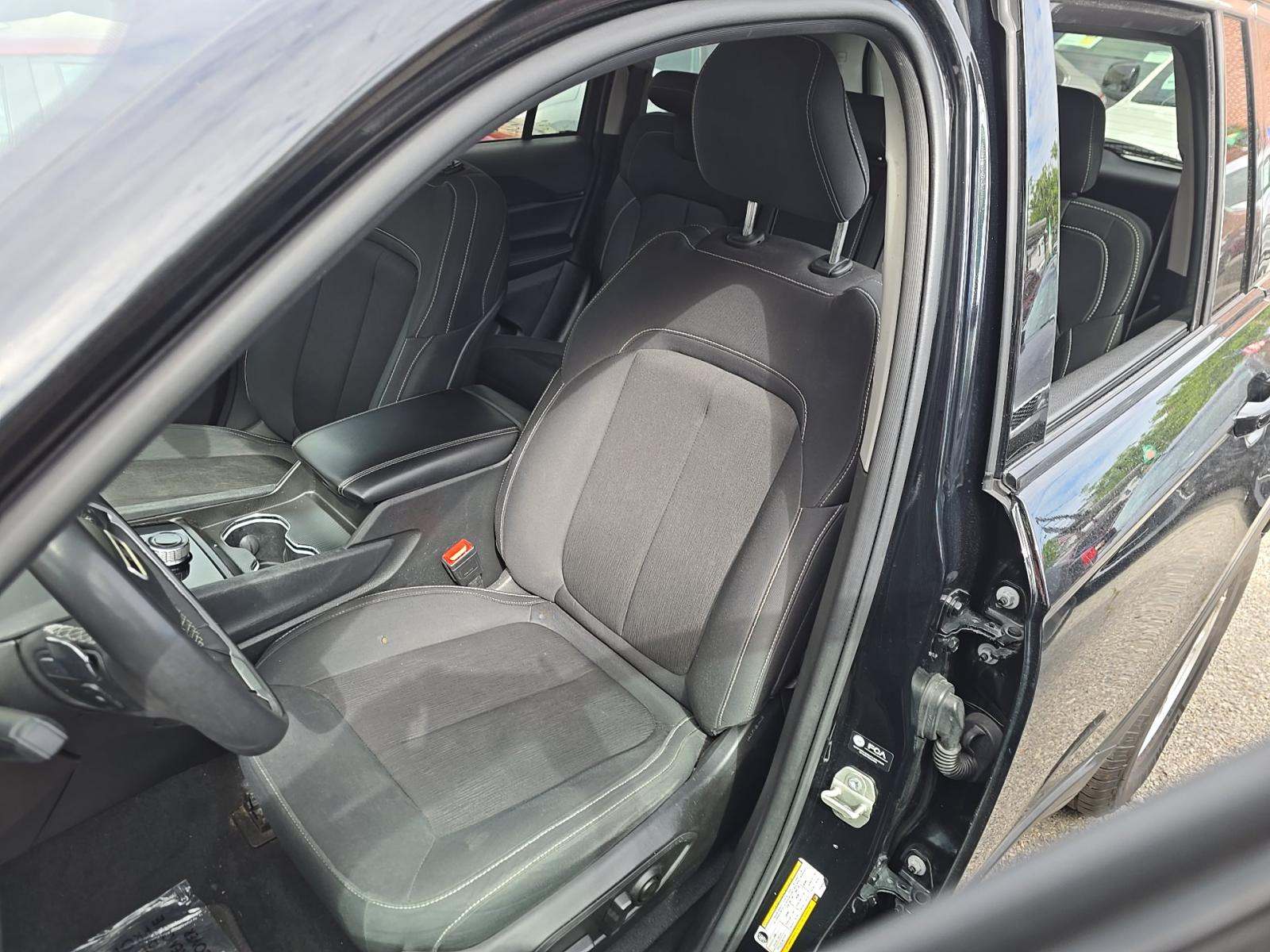 2023 Jeep Grand Cherokee Laredo RWD