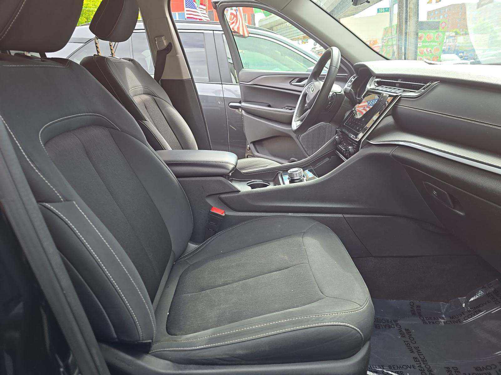 2023 Jeep Grand Cherokee Laredo RWD