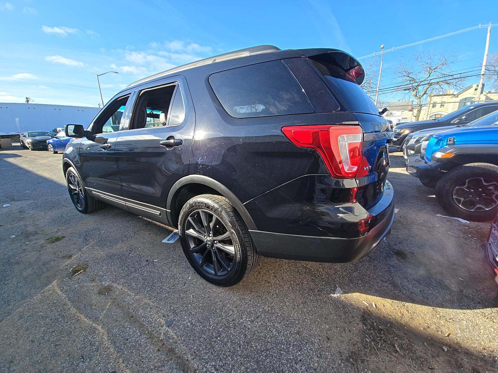 FORD EXPLORER - 2