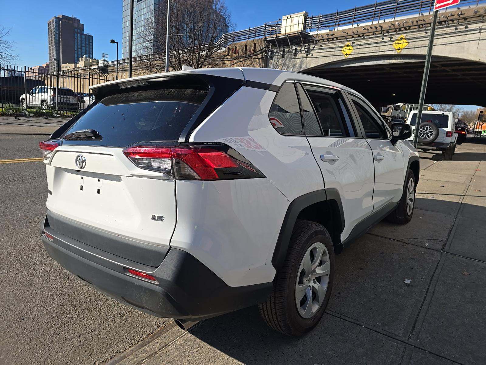 2024 Toyota RAV4 LE FWD