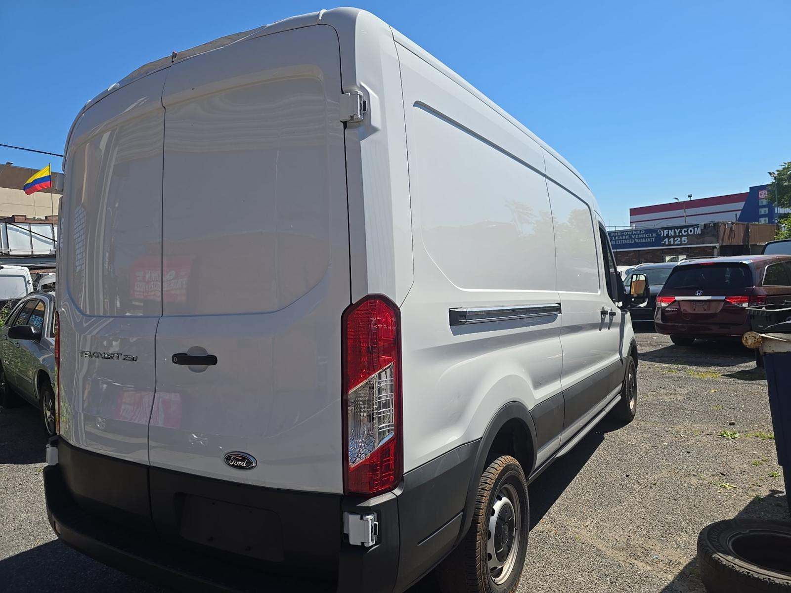 FORD TRANSIT 250 - 3