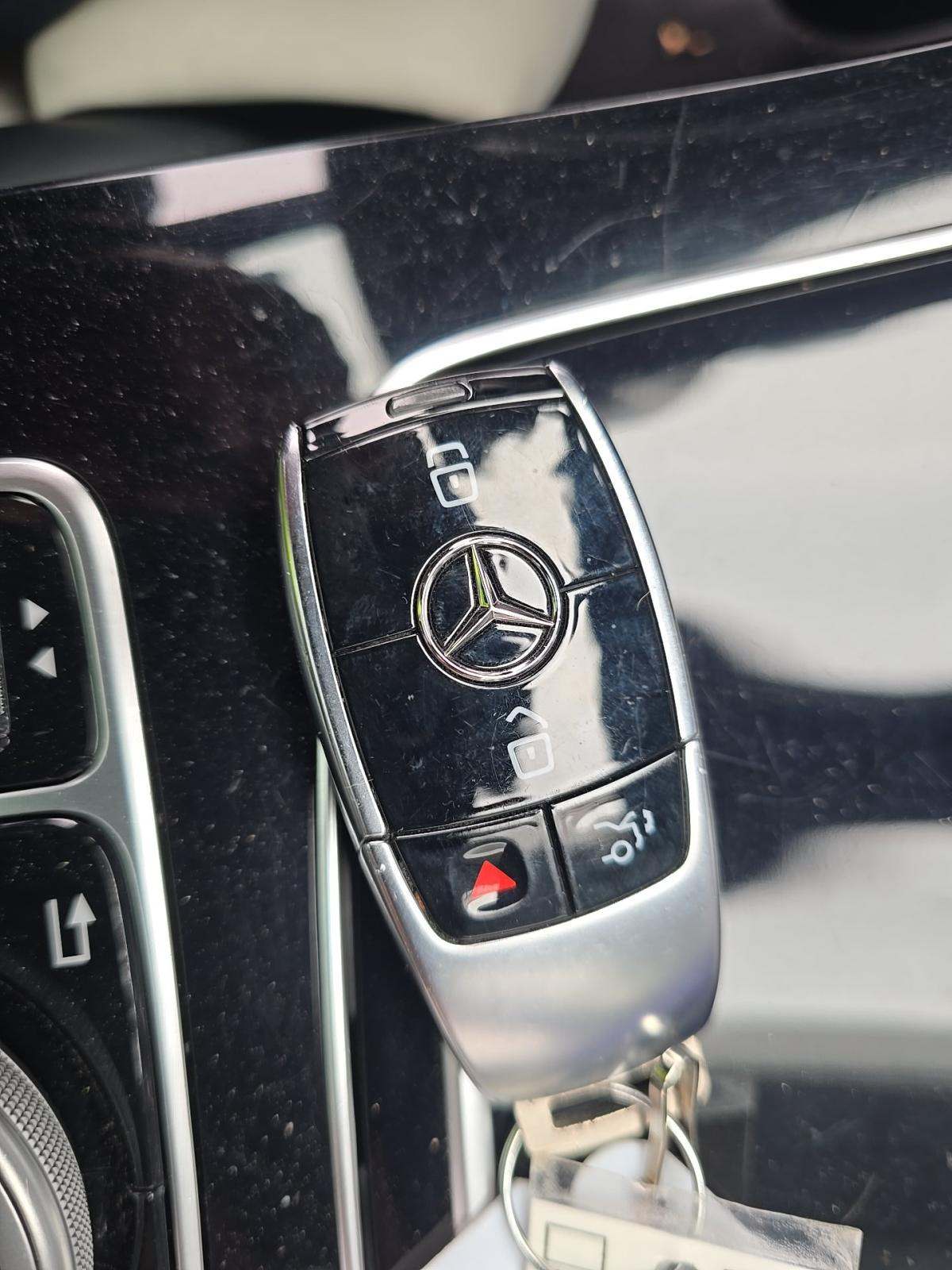 MERCEDES-BENZ E-CLASS - 8