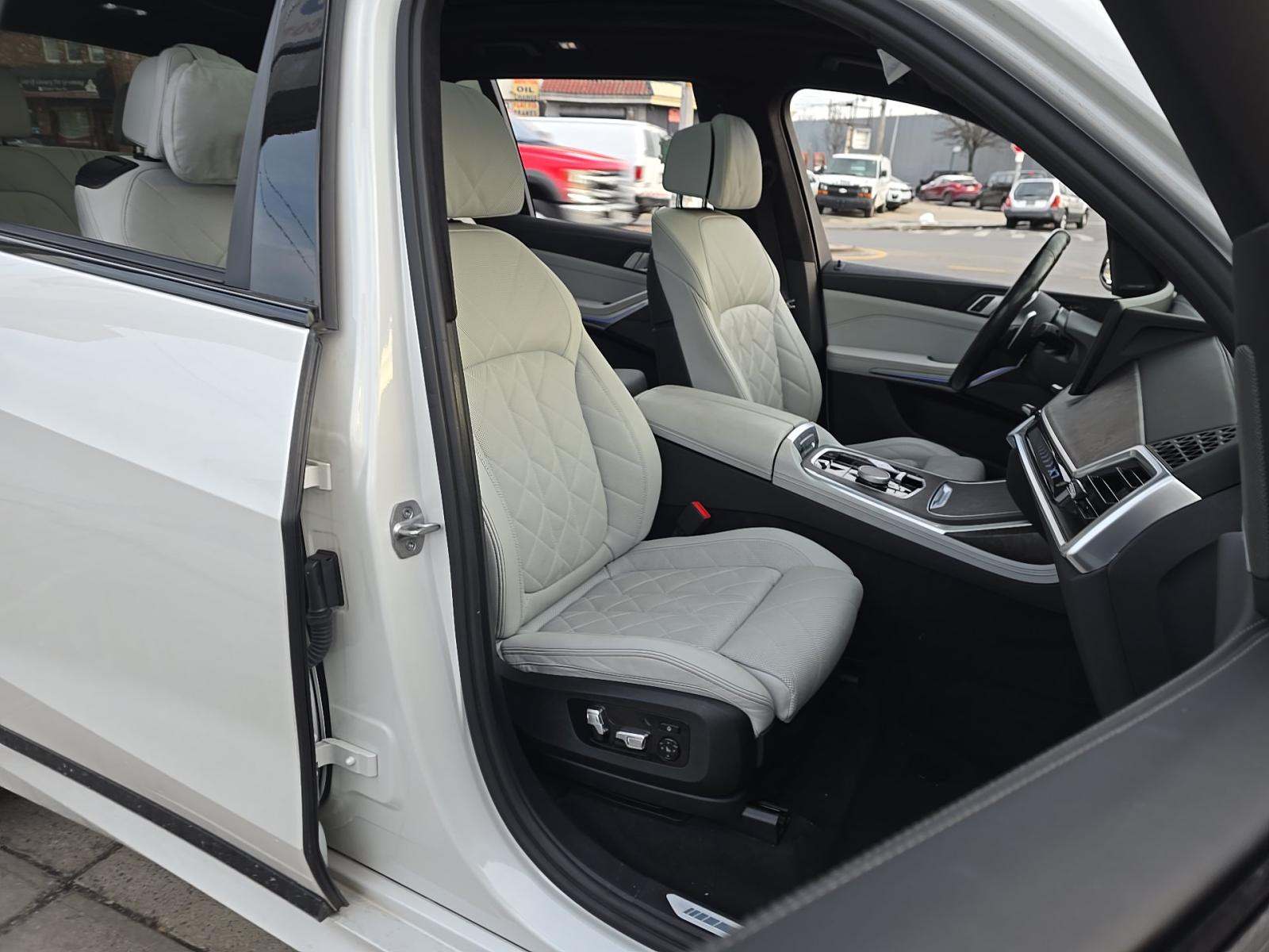 2023 BMW X7 xDrive40i AWD