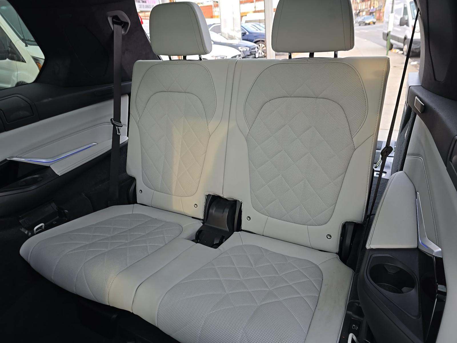 2023 BMW X7 xDrive40i AWD