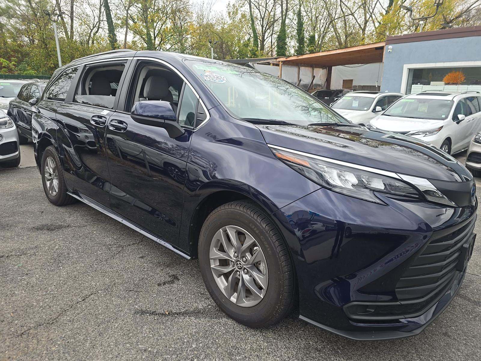 2024 Toyota Sienna LE AWD