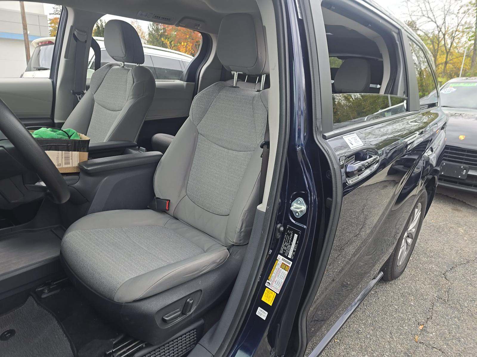 2024 Toyota Sienna LE AWD