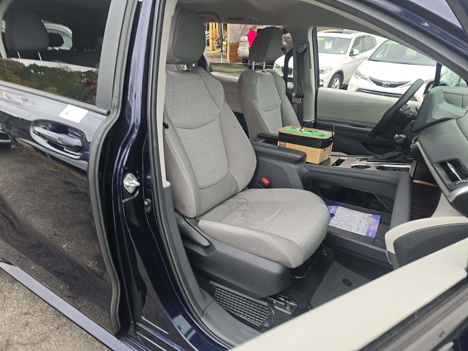 2024 Toyota Sienna LE AWD