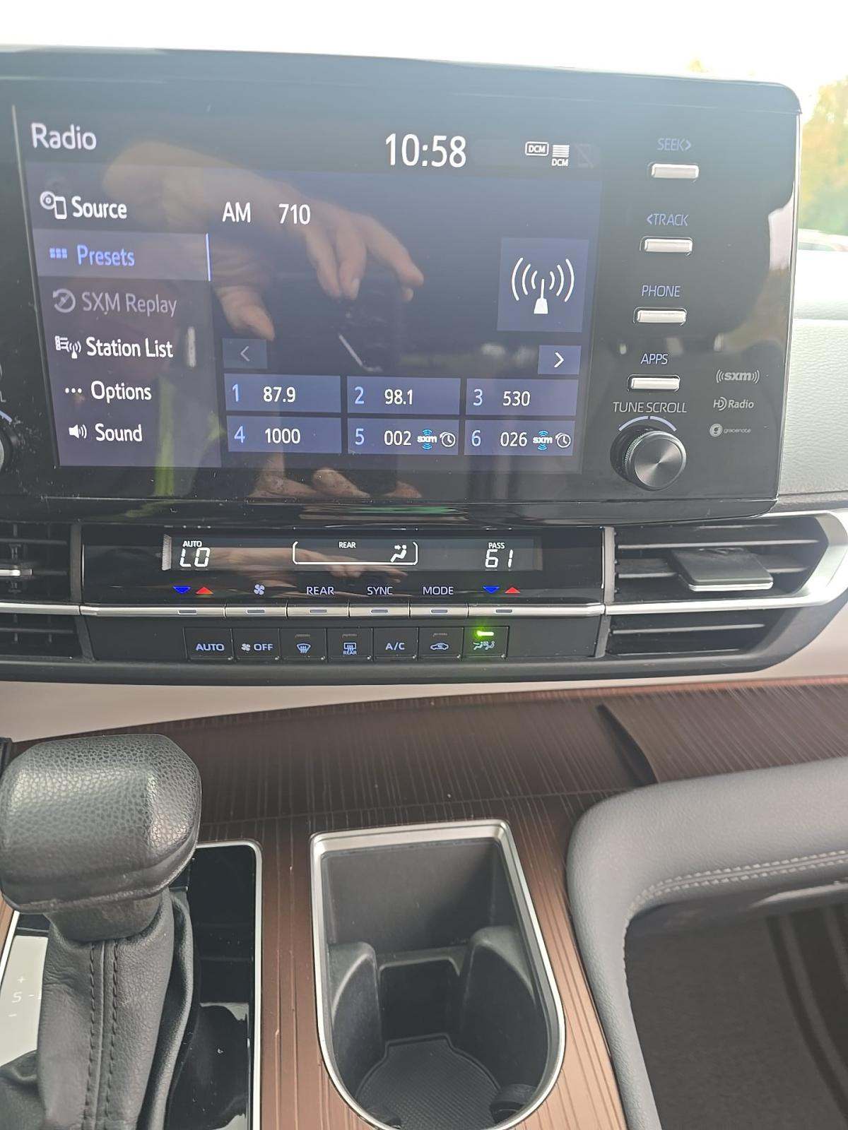 2024 Toyota Sienna LE AWD