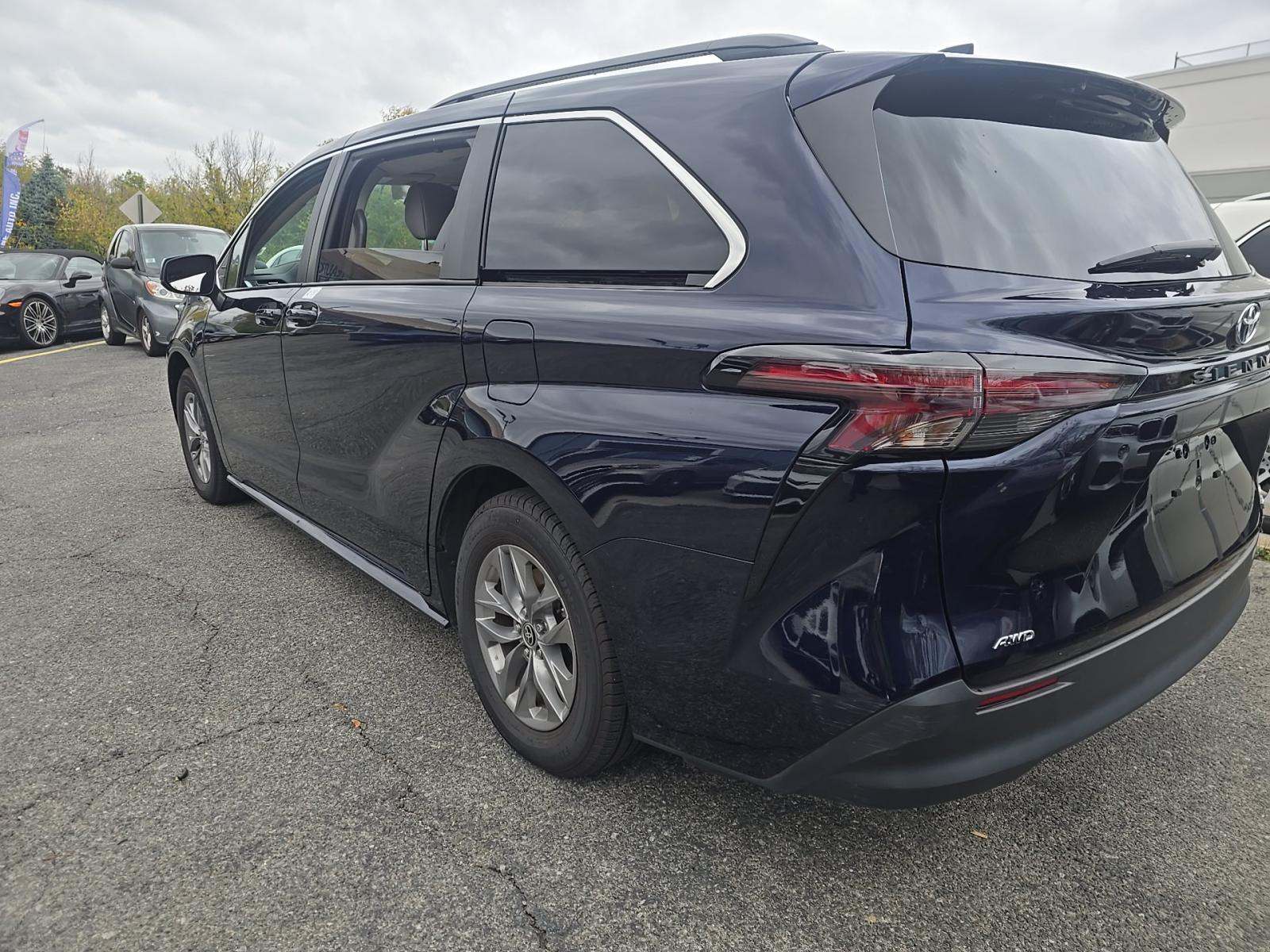 2024 Toyota Sienna LE AWD