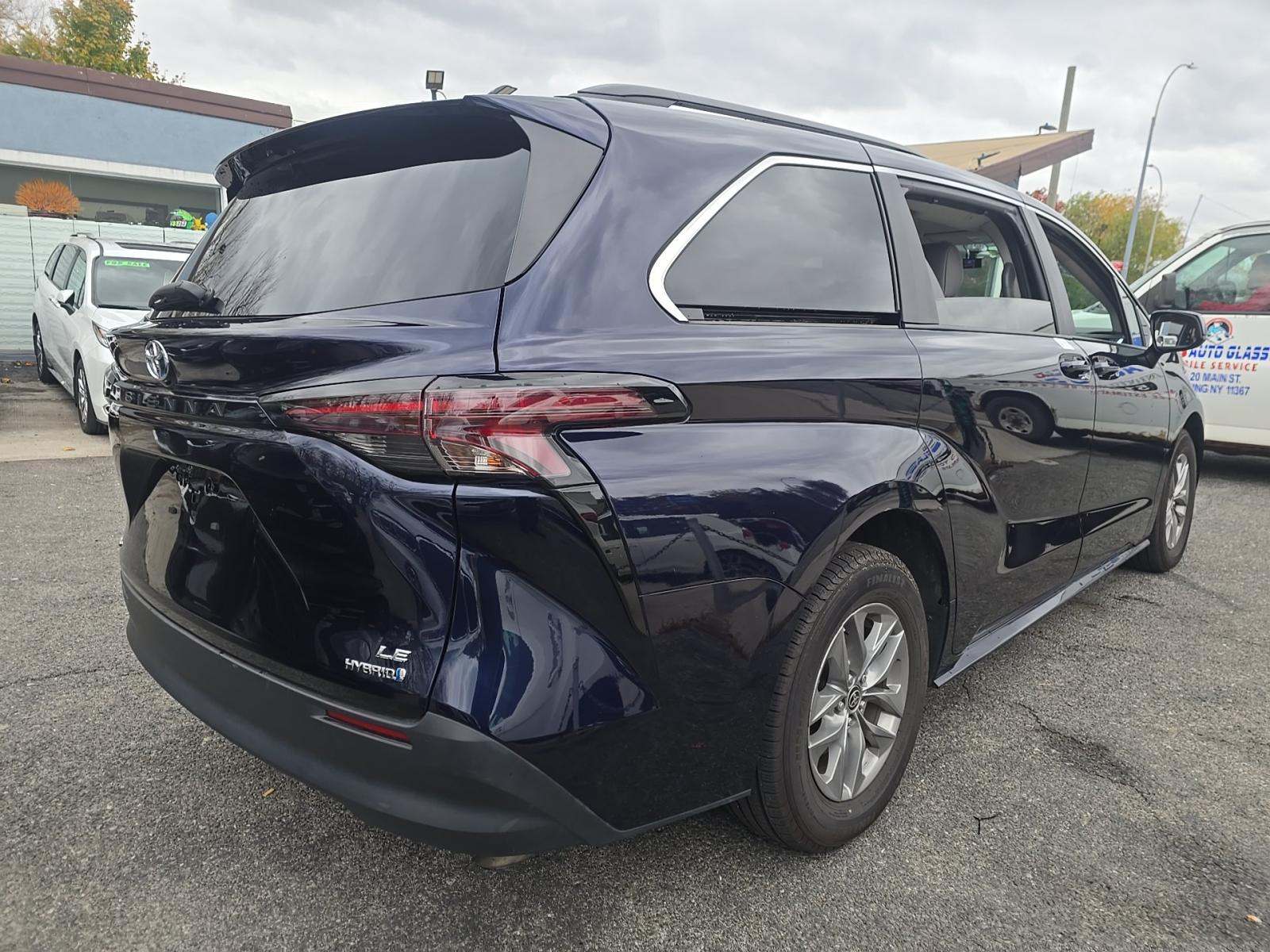 2024 Toyota Sienna LE AWD