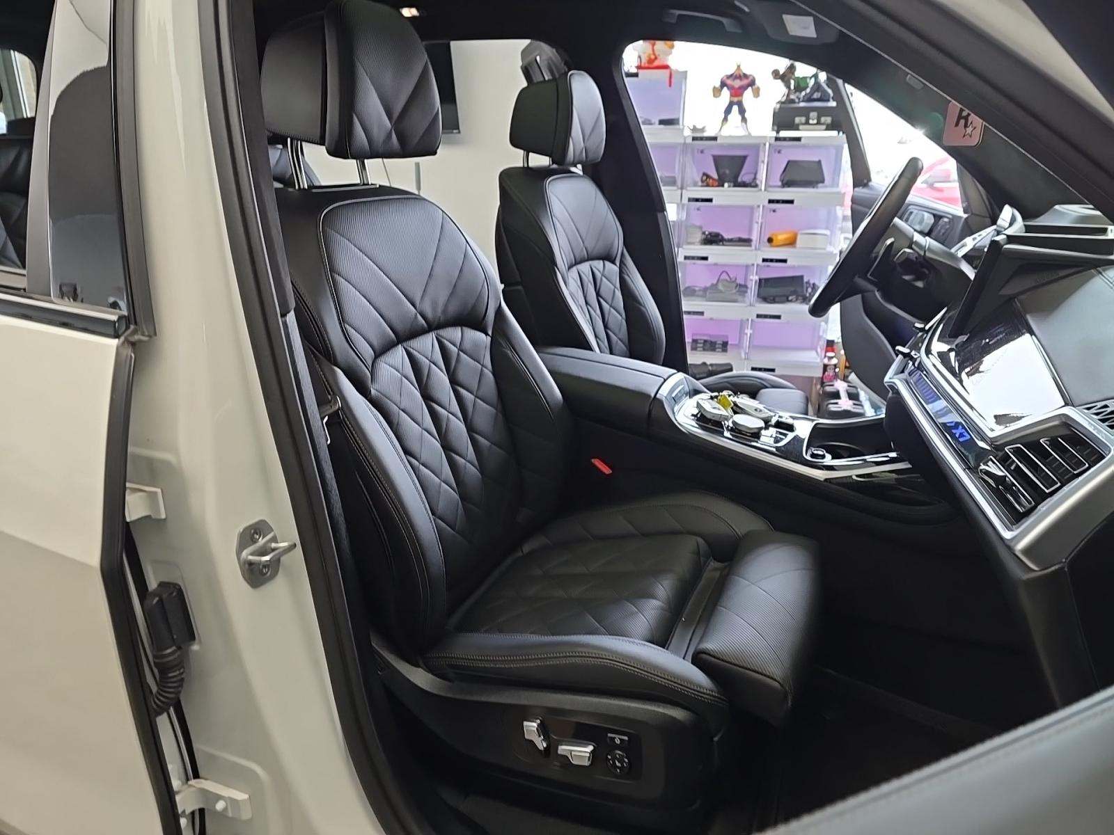 2025 BMW X7 xDrive40i AWD