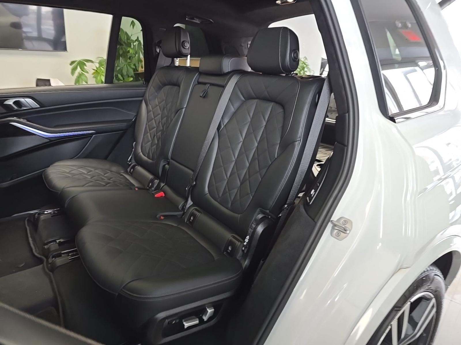 2025 BMW X7 xDrive40i AWD