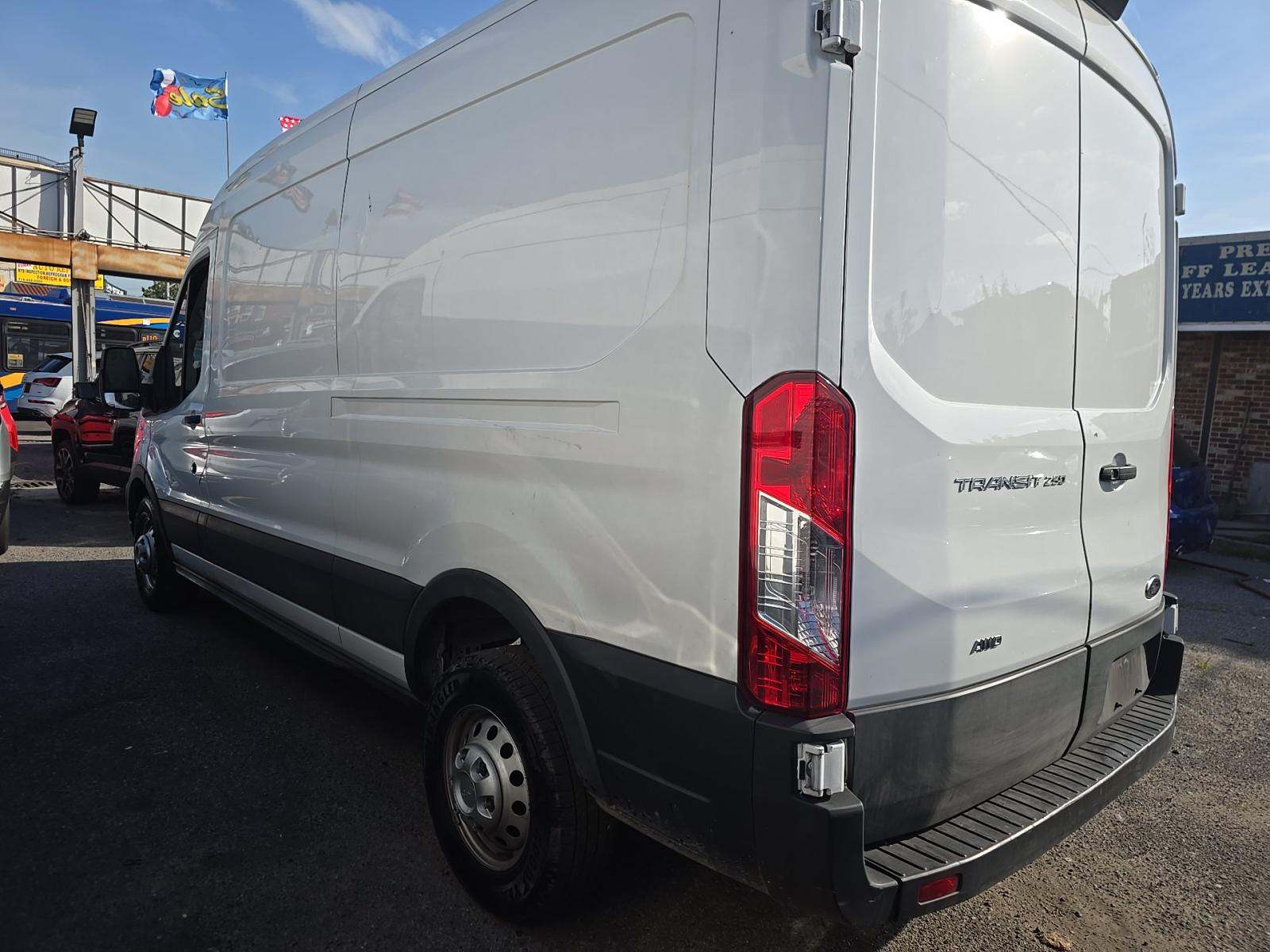 FORD TRANSIT 250 - 2