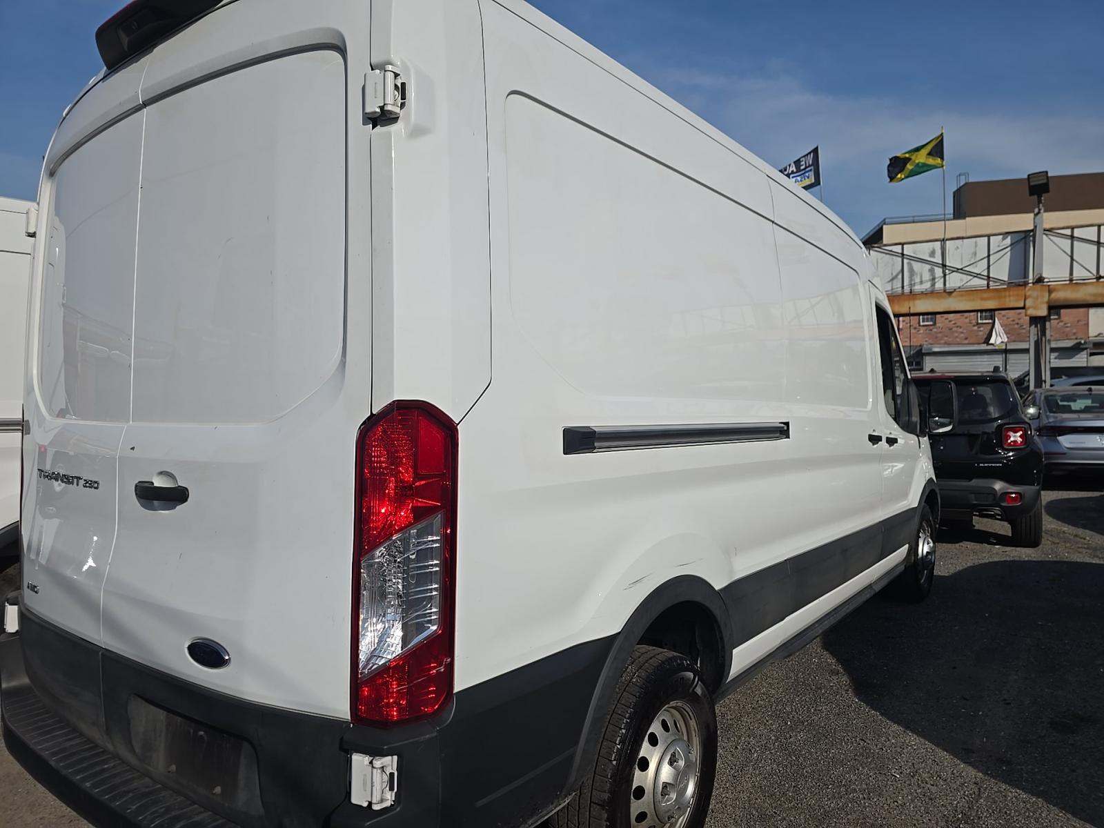 FORD TRANSIT 250 - 3