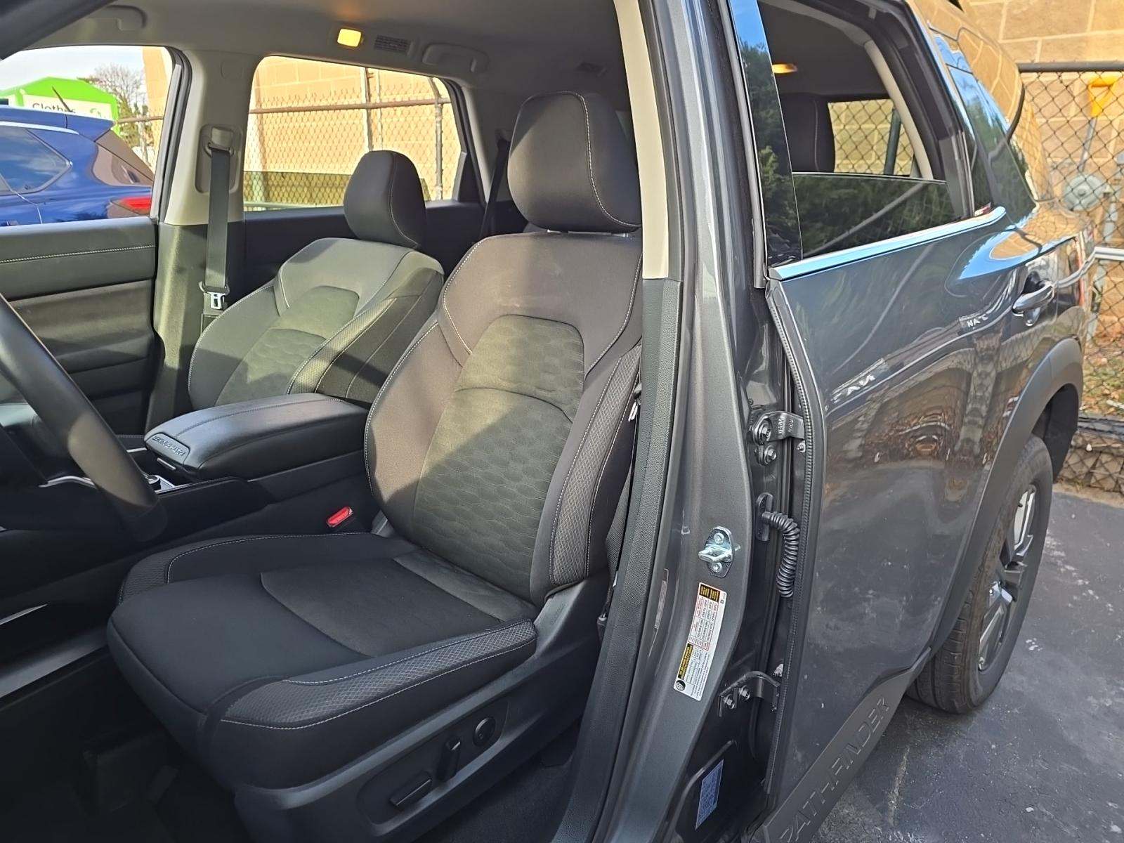 2025 Nissan Pathfinder SV AWD