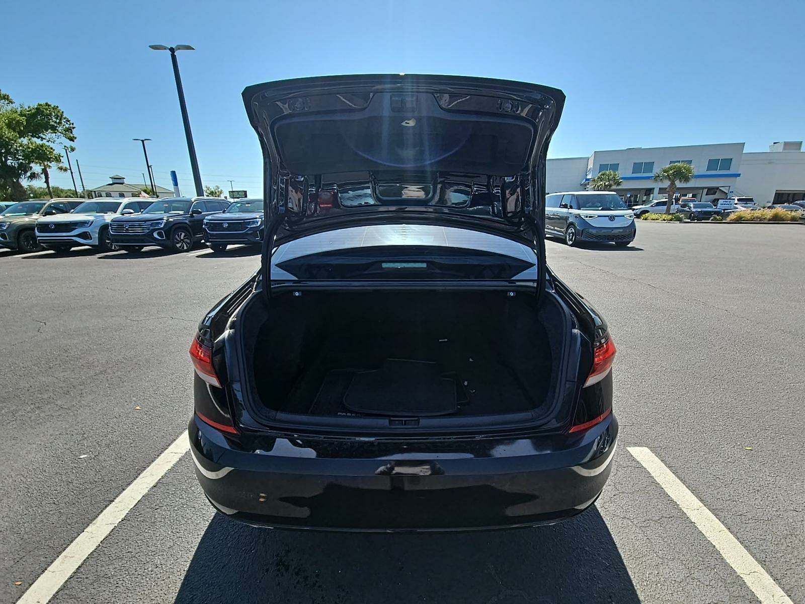 2021 Volkswagen Passat 2.0T R-Line FWD