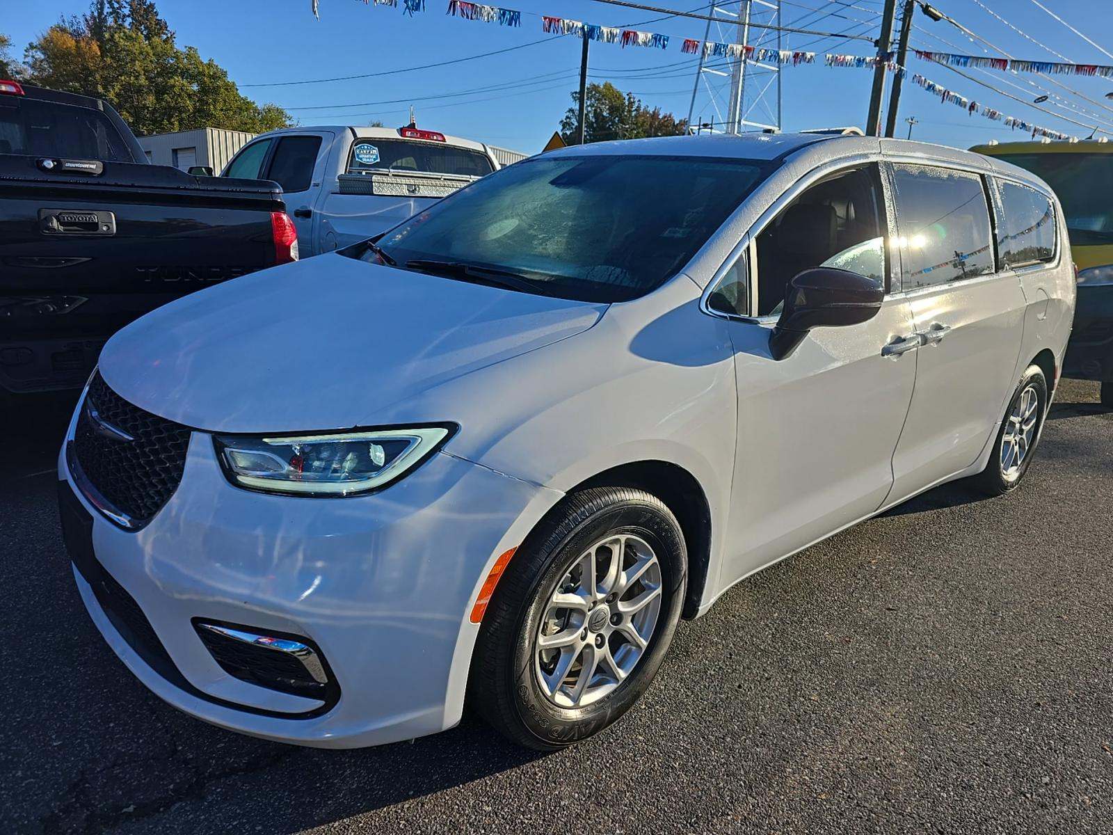 2025 Chrysler Pacifica Select FWD